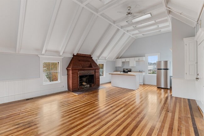 Building Photo - 109 Pleasant St Unit 201