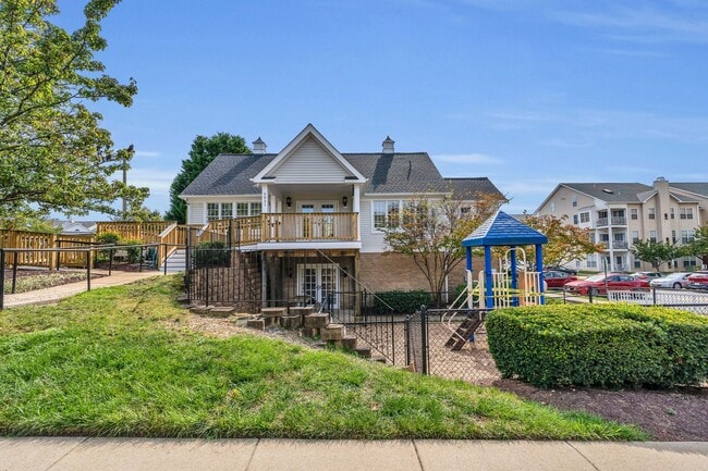 Photo - Luxurious 2 Level 2 Bedroom + Den 3 Bathro...