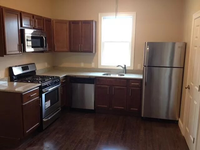 Granite Countertop Kitchen - 63 Havre St Unit 2