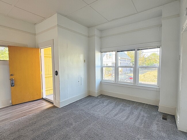 Photo - 4612 SE Taylor St