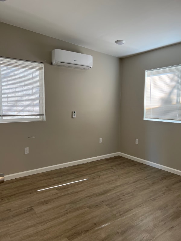 Photo - 201 Eaton Way