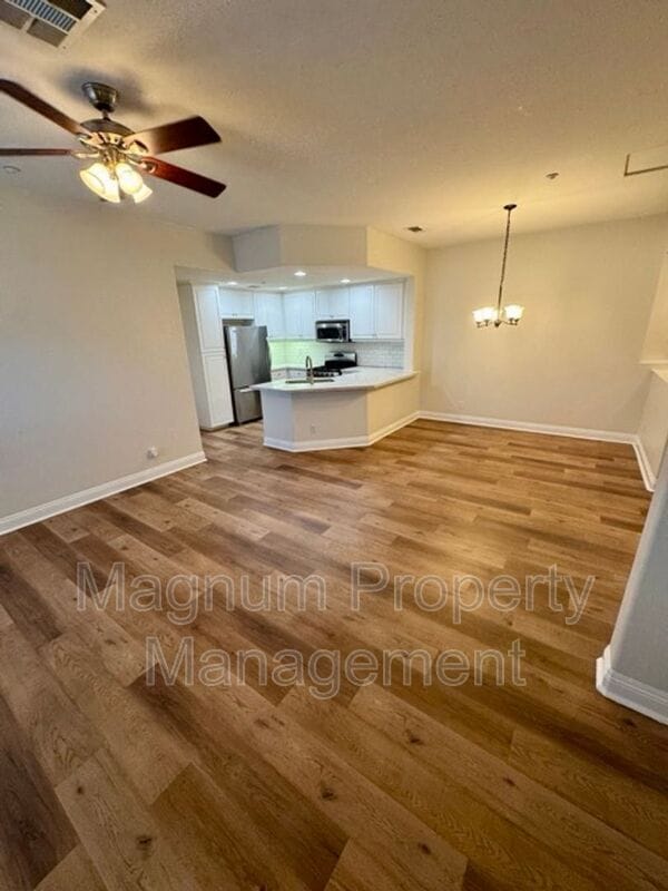 Photo - 41685 Woodridge Ave