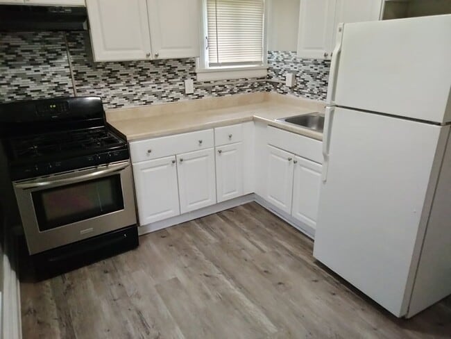 Building Photo - 391-393 Flower City Park Unit Up