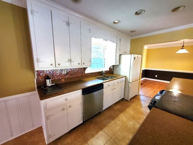 Photo - Lots of Space And Large Lot.