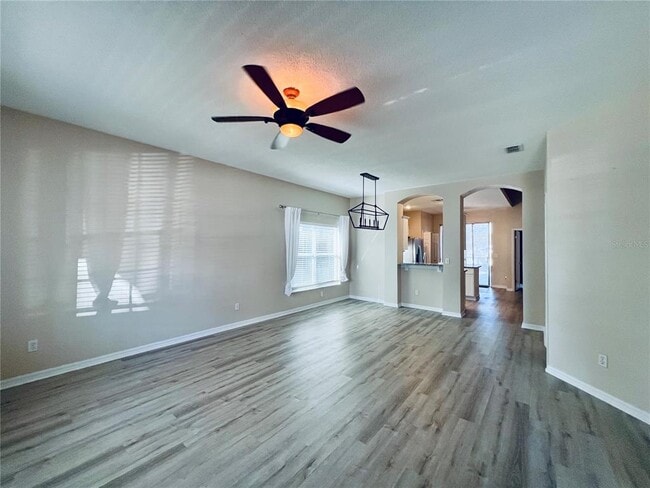 Photo - 124 Queens Ct