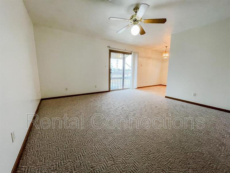 Photo - 500 E College St