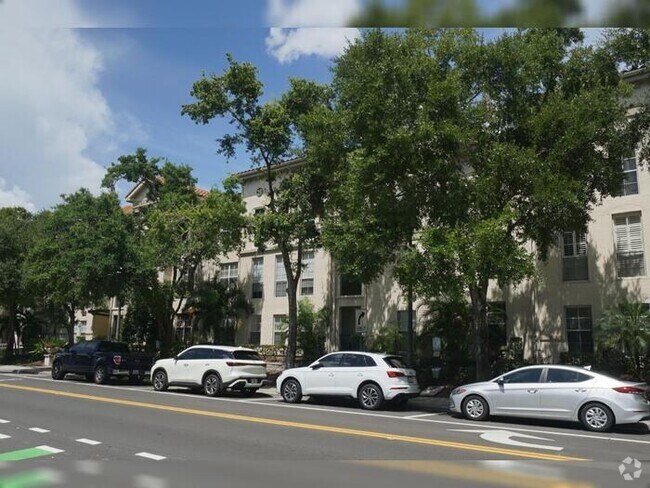 Building Photo - Experience the SoHo Lifestyle in the Heart... Unit 539 Rental