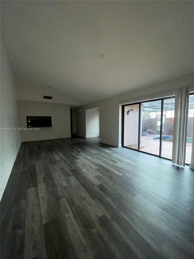 Photo - 4300 Landar Dr