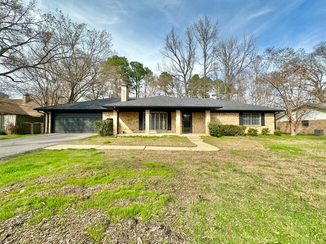 Available now! Newly updated 3/2/2 with a ... - Available now! Newly updated 3/2/2 with a ... House