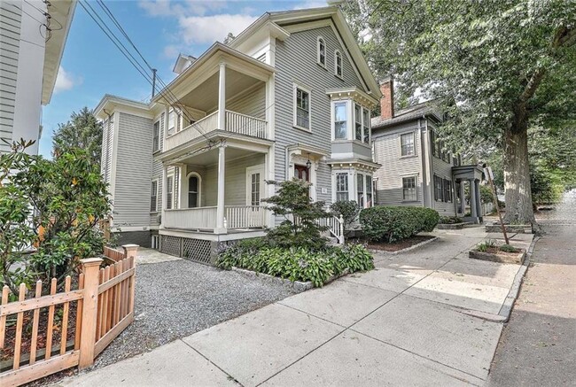 Photo - 135 Williams St