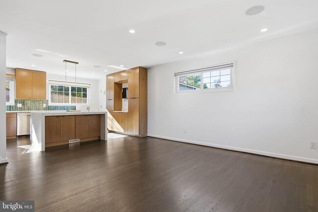 Photo - 3700 Emily St