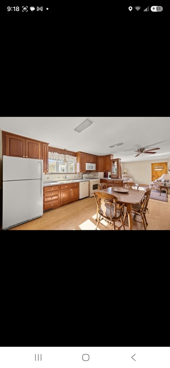 Photo - 123 Brooklawn St Unit 3 bdrm Across from Brooklawn Park $2000