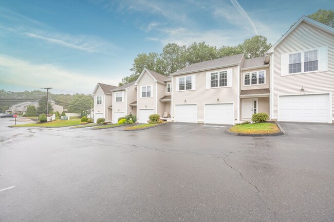 Modern 2 Bedroom Condo with Ensuite Baths ... - Modern 2 Bedroom Condo with Ensuite Baths ...