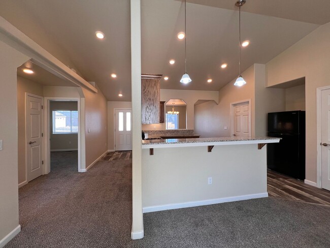 Newer 3 bedroom home in Fernley. 2 car gar... - Newer 3 bedroom home in Fernley. 2 car gar...