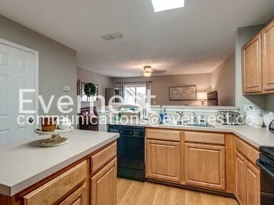 Photo - Special Offer: Sign an 8-10 month lease term and take advantage of a $500 move-in discount!/2-Bed...