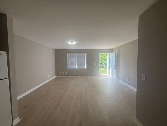 Photo - Two bedroom, 1 bath apartment in Burlington Unit 650