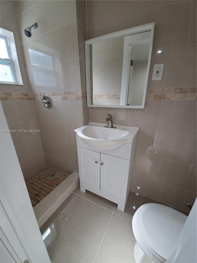 Photo - 715 Columbus Pkwy Unit R