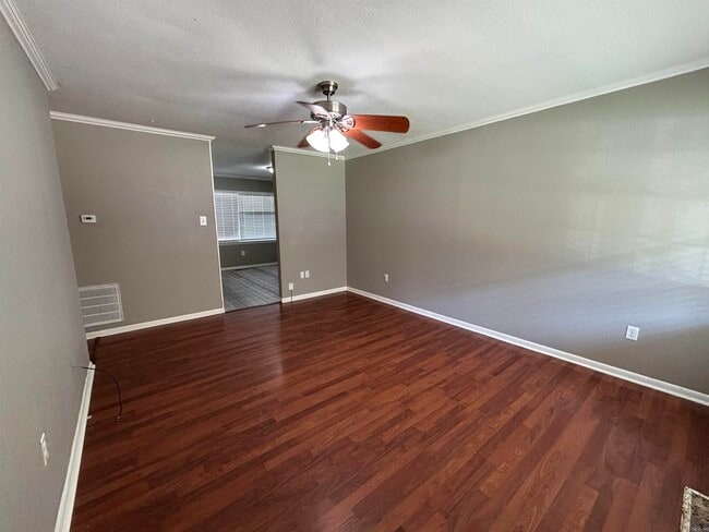 Photo - 5519 Division St