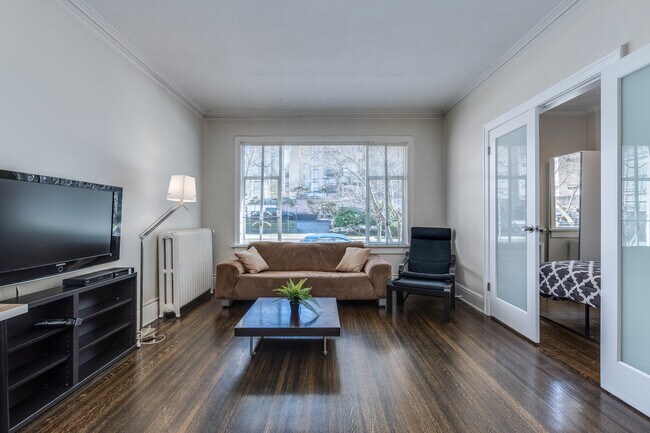 Photo - 935 Jervis St Unit 2