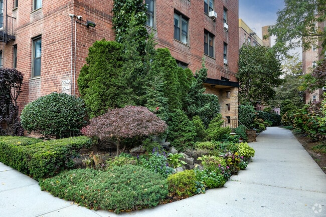 Photo - 7259-7261 Shore Rd