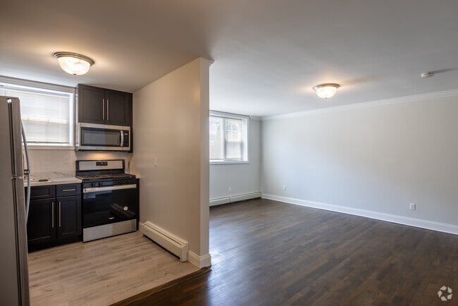 2BR, 1BA - 905SF