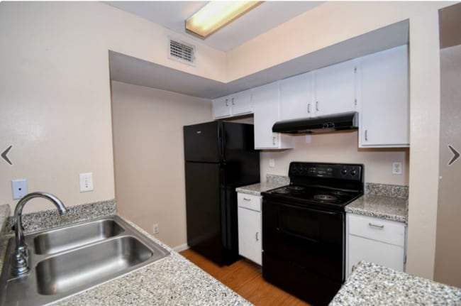 Photo - 2121 Lobdell Blvd Unit J56