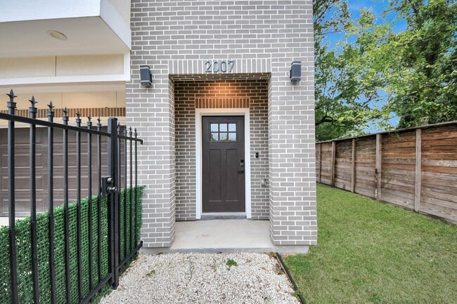 Photo - 2007 Briley St