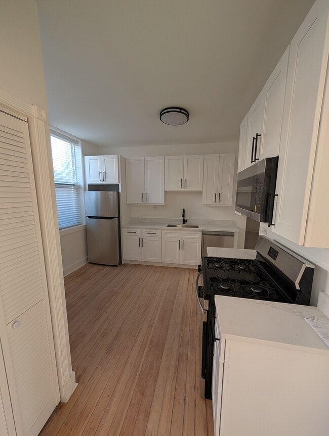 Photo - 1362 N Bosworth Ave Unit B3