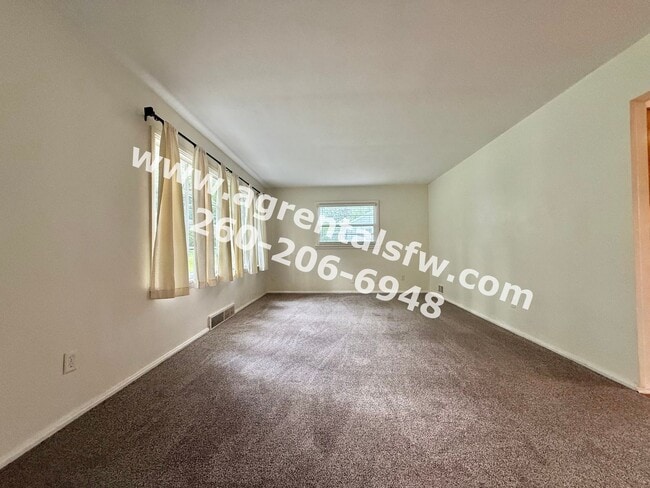 Photo - 4620 Taylor St