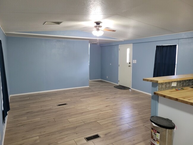 Building Photo - 954 N McCue St Unit 35