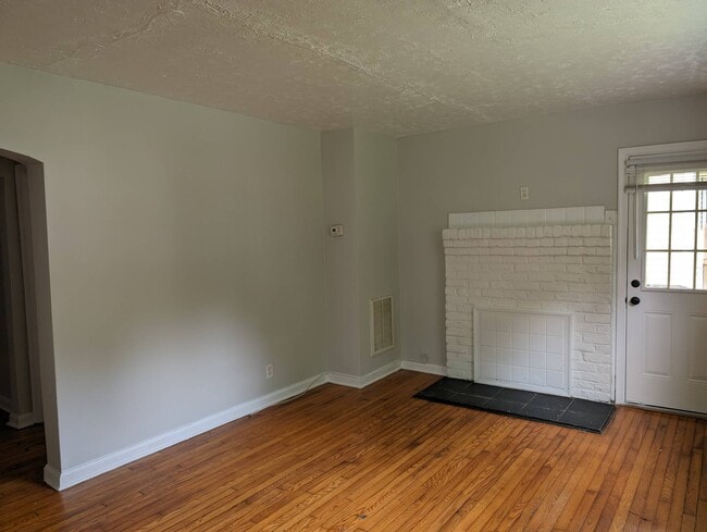 Photo - 3309 Delano St