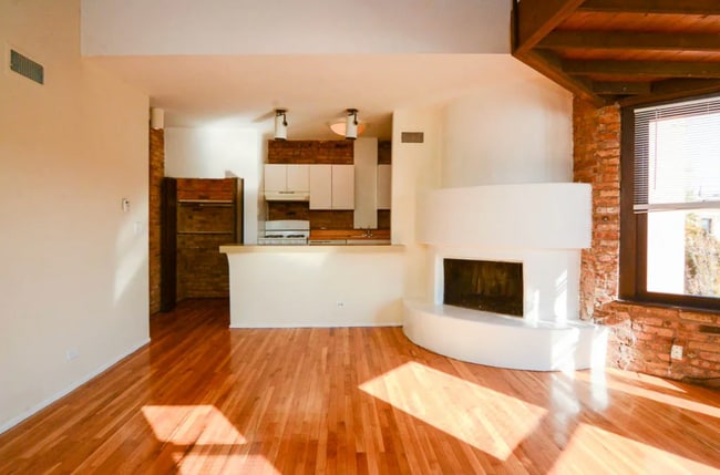 Photo - 553 W Wellington Ave Unidad 2F