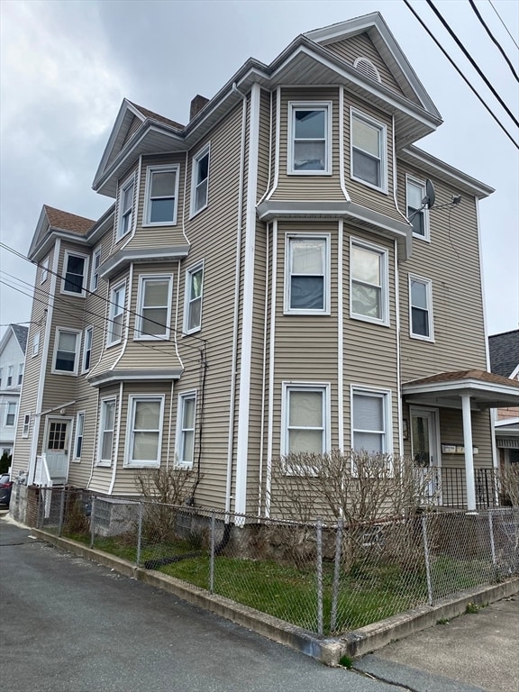 Building Photo - 530 Bolton St Unit 3