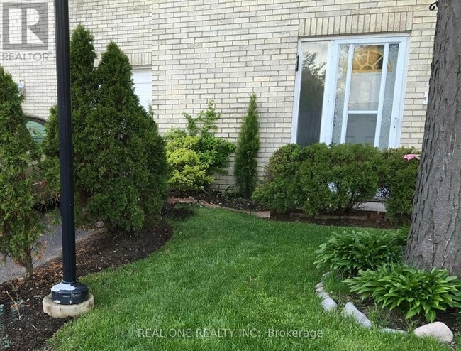 Photo - 62 Courville Coachway