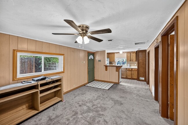 Photo - 225 S Holland St