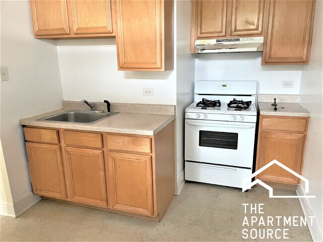 Building Photo - 4411 N Kenneth Ave Unit 3A Rental