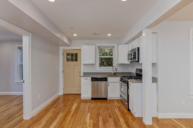 Building Photo - 8 Carmel St Unit #1 Rental