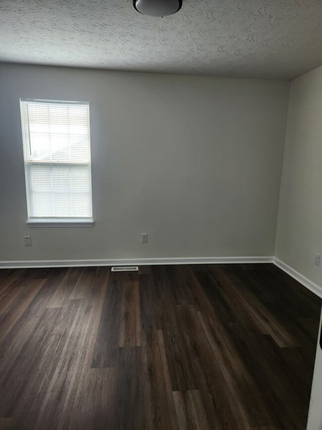 Photo - 100 Bob White Way Unit Apt C