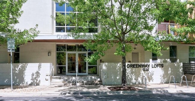 Photo - 1320 Robert Browning St