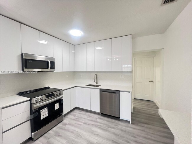 Building Photo - 19122 NW 36th Ave Unit 0