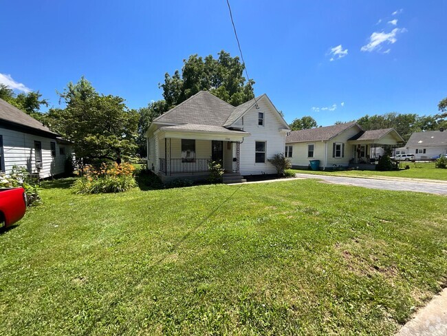 Building Photo - Newly remodeled home!