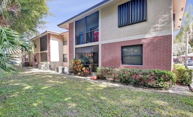 Photo - 9635 NW 4th St Unidad 4D