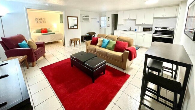 Photo - 828 S Tuttle Ave