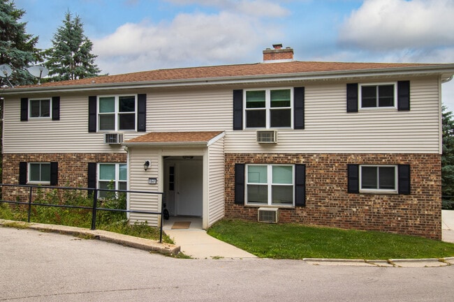 Building Photo - 1933 Fairview Dr Unit A Rental