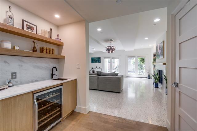 Photo - 2829 Dyer St