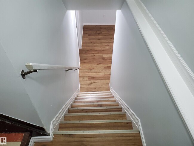 Photo - 12905-12972 72 St NW