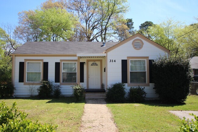 Building Photo - 314 S Peach Ave Rental