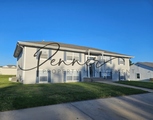 Building Photo - 132 N Crest Dr