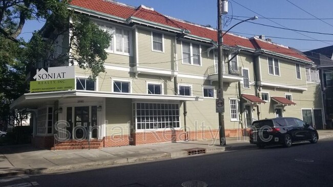 Building Photo - 110 S Pierce St Unit C