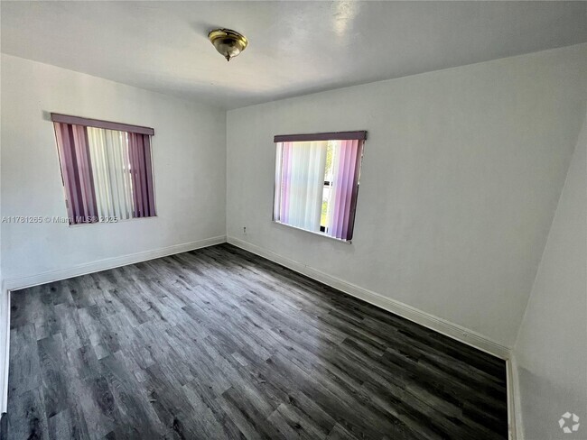 Building Photo - 1801 NW 88th St Rental